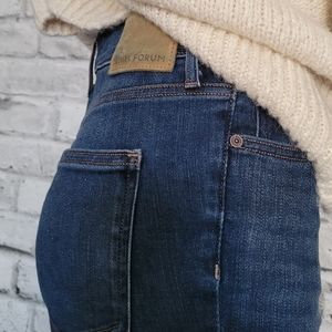 Denim Forum. Size 28.